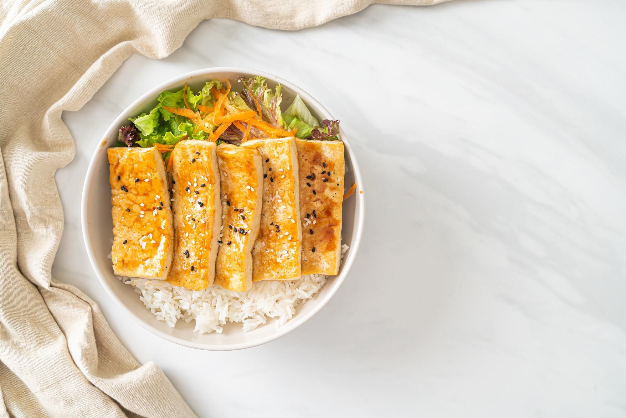 A bowl of rice with firm tofu and vegetables β an example of a simple low-FODMAP Phase 1 meal with plain rice, protein, and well-tolerated ingredients